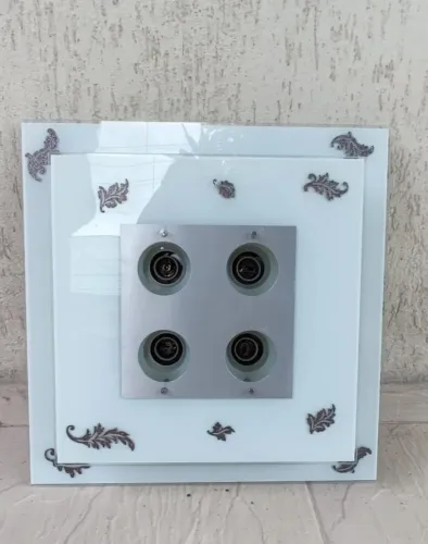 Luminária de vidro com 4 lâmpadas