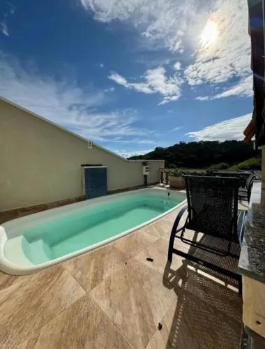 Três Rios - Casa com 4 quartos (1 suite com hidro), piscina. Oportunidade!