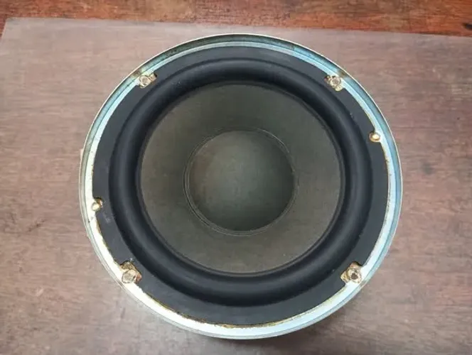 Torro sub 6 polegadas Panasonic 50 w RMS toca bem ocupa pouco espaço por 100 reais vista p