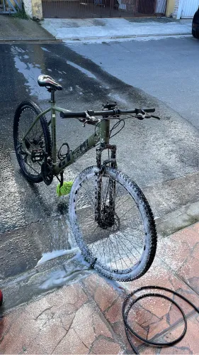 Bicicleta Aro 29 - Shimano 21v - Freio a Disco