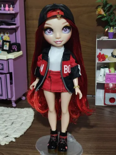 Boneca rainbow high rubi