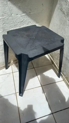 Mesa plástico com cadeiras