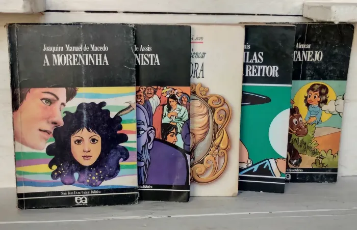 Lote 5 Livros Clássicos - Série Bom Livro Ática (Moreninha, Alienista)