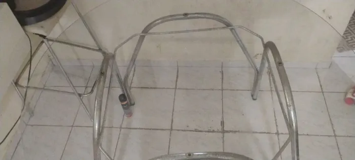 APENAS A MESA PARA VENDER LOGO 