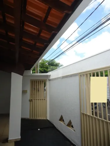Casa à venda no bairro Osvaldo Rezende.