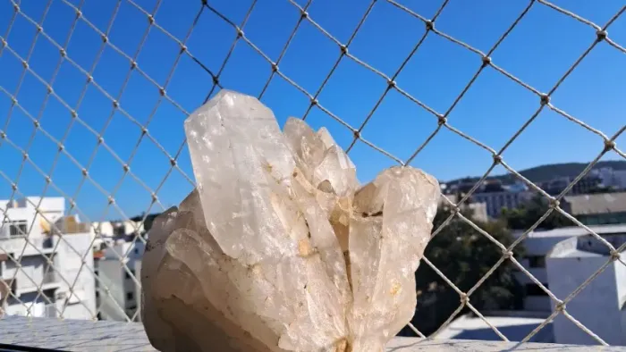 Cristal com 6,2 Kg (parte lapidada c/pontas definidas e parte bruta)