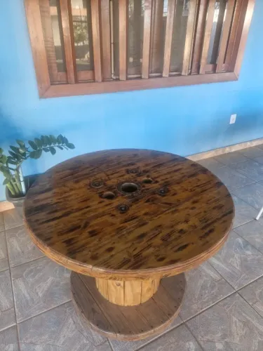 Mesa Carretel Envernizada 1x1