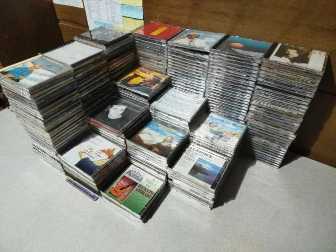 Lote grandes sucessos -CDs MPB, Yanni, Instrumental, clássicos.