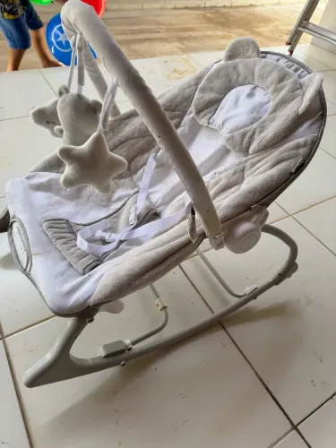 Cadeirinha de balanço para bebê.