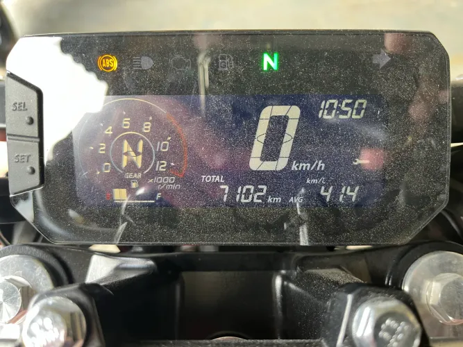 Vendo CB 300 ABS Twister abaixo da tabela