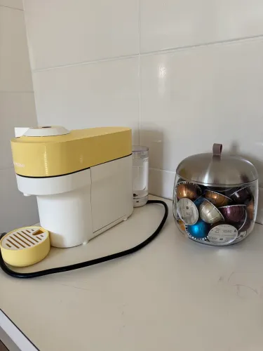 Cafeteira Nespresso Vertuo Pop Amarelo Summer 127V (LEIA A LEGENDA)