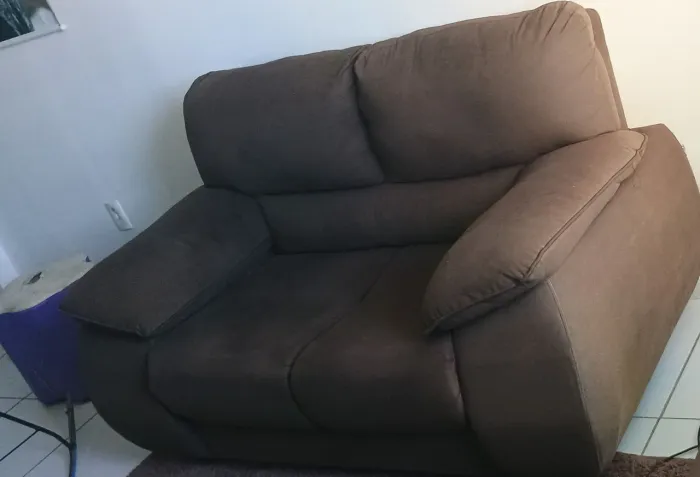 Vende-se um sofá de 3 lugares 