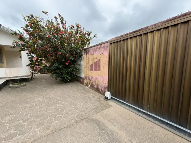Casa à venda em Maceió-AL, bairro Pitanguinha, 4 quartos, 1 suíte, 2 salas, 5 banheiros, 1