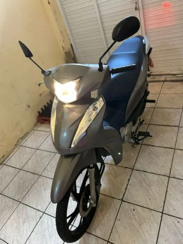 Honda Biz 125cc ano 2021 toda em dias