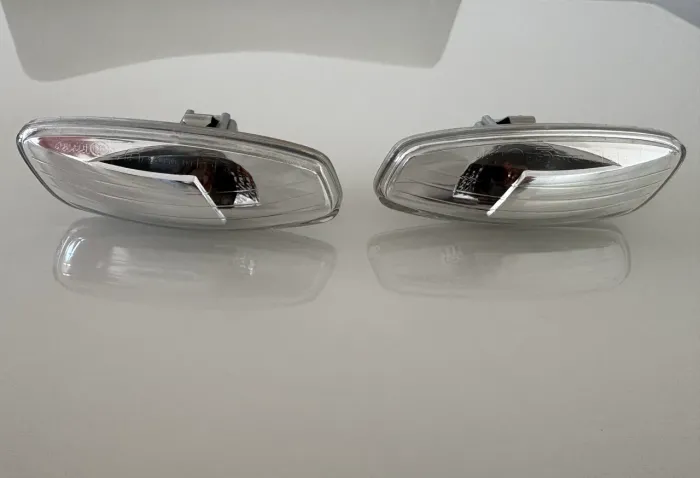 Seta Pisca de Retrovisor Peugeot e Citröen Original Usado