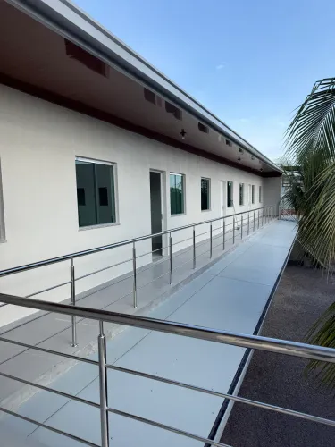 Aluga se apartamento com 1 suíte área de serviço 