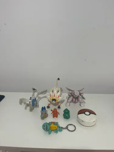 Lote Pokémon com 8 Peças + 3 BRINDES