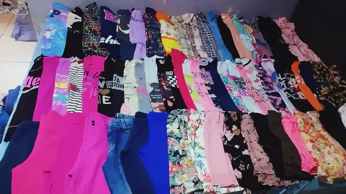 Roupas de menina serve acima dos 11 anos com 67 peças em ótimo estado