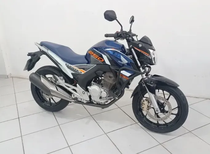 Honda CB 250 Twister! Ano 2020! Apenas 15 mil km! Financiamos e Aceitamos trocas1