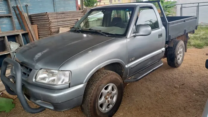 Vendo camionete s10 97 inteira e boa de motor