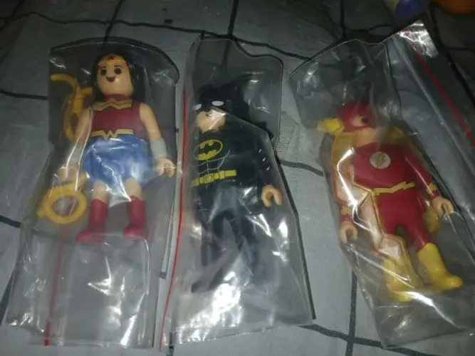 3 bonecos kinder maxi importado