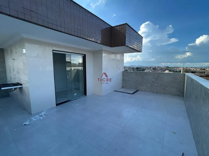 Excelente Cobertura 2 Quartos e Suíte no Bairro Cé