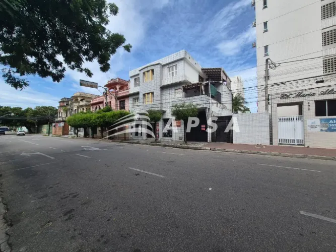 PONTO COMERCIAL COM 18 M². TODO NA CERÂMICA, INCLUSIVE PAREDEDES, COM BANHEIRO SOCIAL E PI