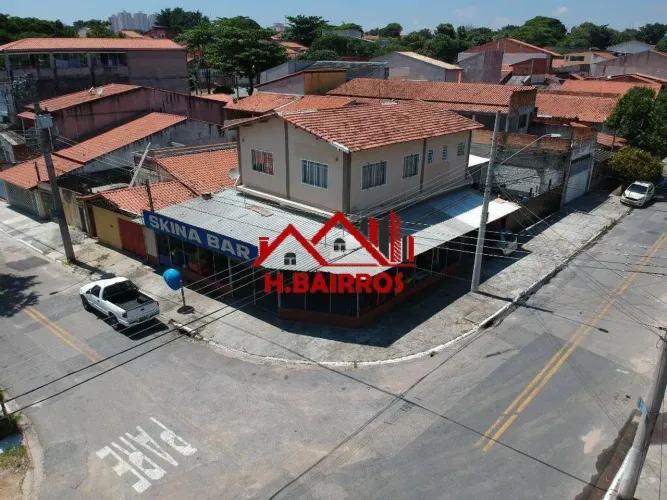 Ponto Comercial de esquina à Venda próximo a Linha Verde