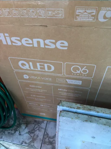 SMARTV HISENSE 4K 43? novíssima completa com nota fiscal e cx