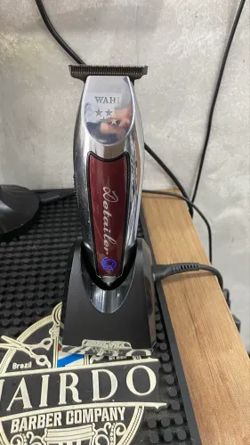 Vendo máquina de acabamento whal detailer, pouco uso, em perfeito estado.