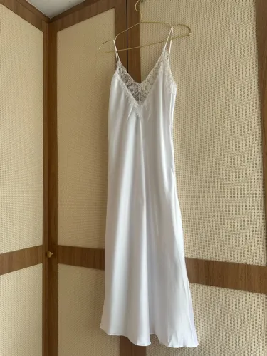 Camisola de Noiva Midi Branca Acetinada com Renda - Tam. G
