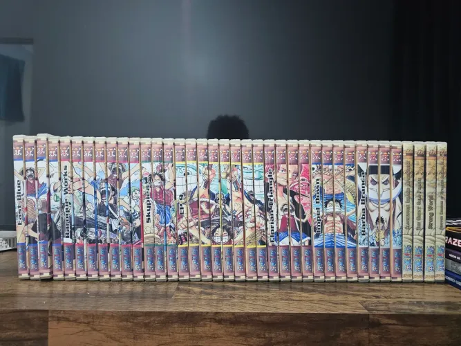 COLEÇÃO DVDS ONE PIECE VOLUME 1 AO 34 + 4 DVD DE FILMES