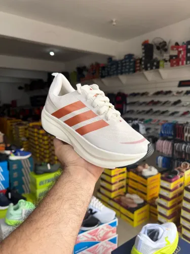 Tênis adidas premium