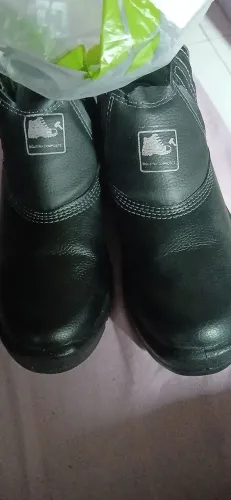 VENDO BOTA NOVA