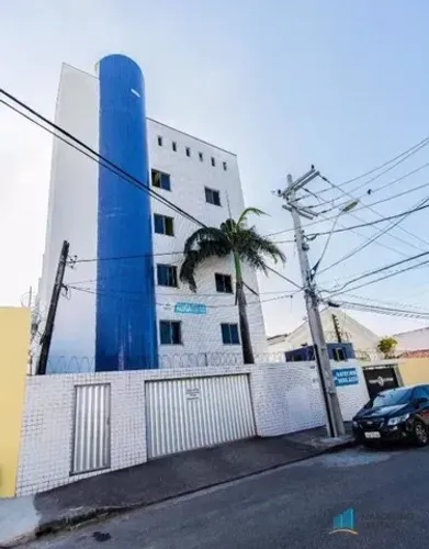 Apto 02 quartos 01 banheiro 01 vaga port 24 hs na Conselheiro Tristão Centro