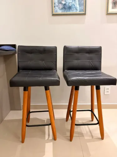 4 lindas banquetas em courino