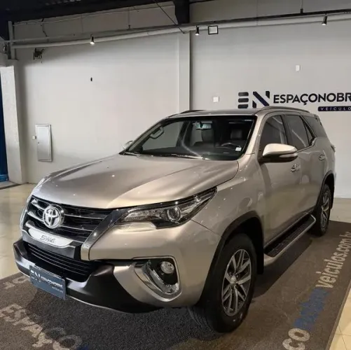 Toyota Hilux SW4 SRX 4X4 2.8 TDI 16V Dies. Aut. 2017