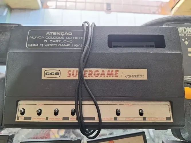 Atari Cce com 2 controles e jogos