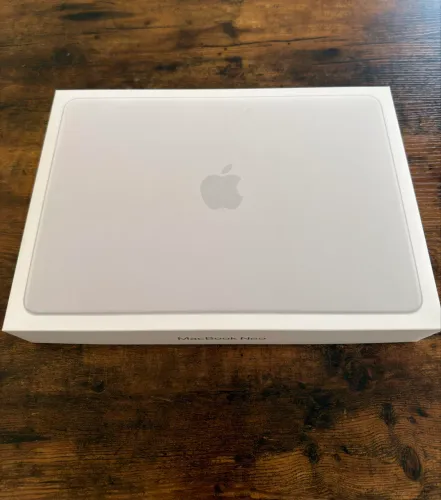 MacBook Neo 13" 512gb / 8gb RAM Apple A18 Pro Silver Lacrado
