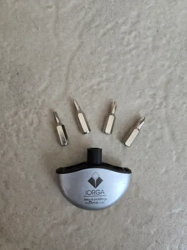 Chaveiro Kit Mini Ferramenta Multiuso De Bolso 4 Bits Fenda e Philips