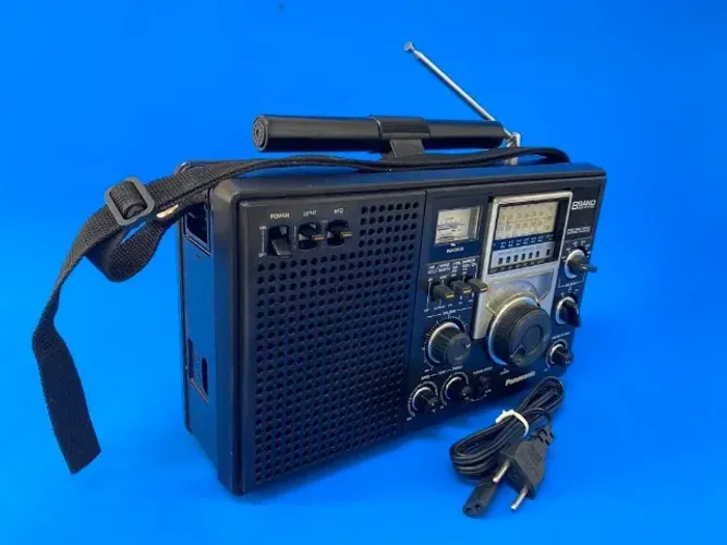 Rádio antigo Panasonic modelo: RF-2200