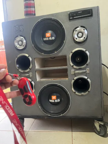 Vendo som automotivo