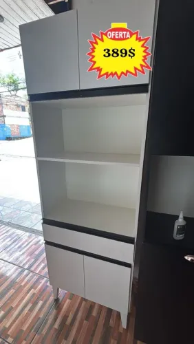 Armário multiuso com pés 
