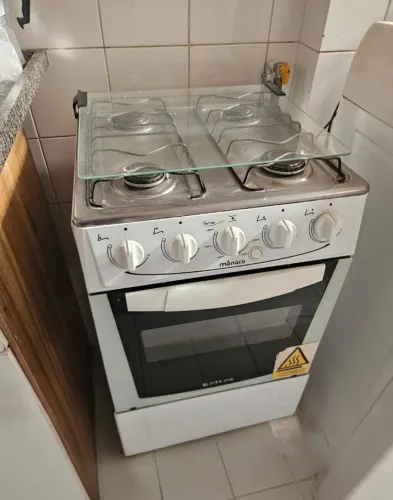 Vendo Fogão - Bom estado. Aceito ofertas para negociação.
