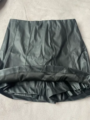 Short saia couro fake