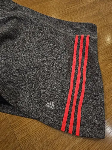 Saia adidas tam GG cinza