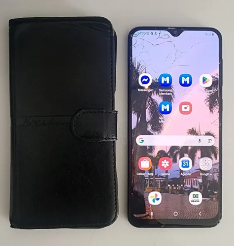 Celular samsung A20 32GB funcionando perfeitamente, porem com.a tela trincada