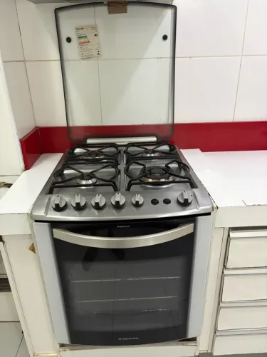 Fogão de imbutir eletrolux 4 bocas.
