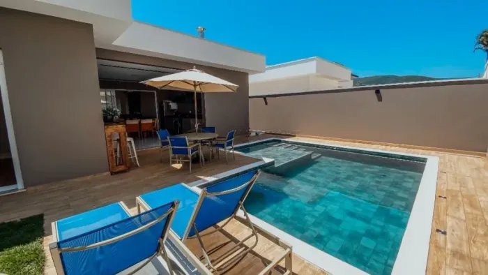 Casa para venda com 3 suítes no Condomínio Reserva da Serra, Bairro Medeiros - Jundiaí/SP