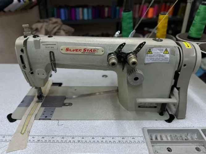 Máquina Ponto Corrente 2 Agulhas Silver Star S-890 com Mesa